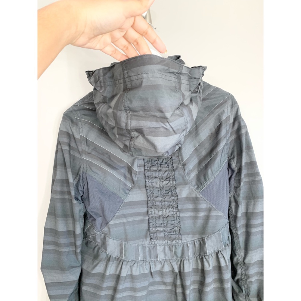 Lululemon Athletica Run Hustle Jacket - Picture 11 of 15